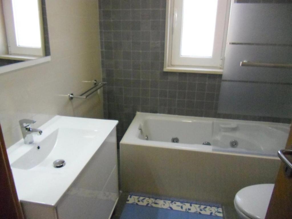 Casa Sao Bartolomeu - 5 Quartos Com Piscina ภายนอก รูปภาพ